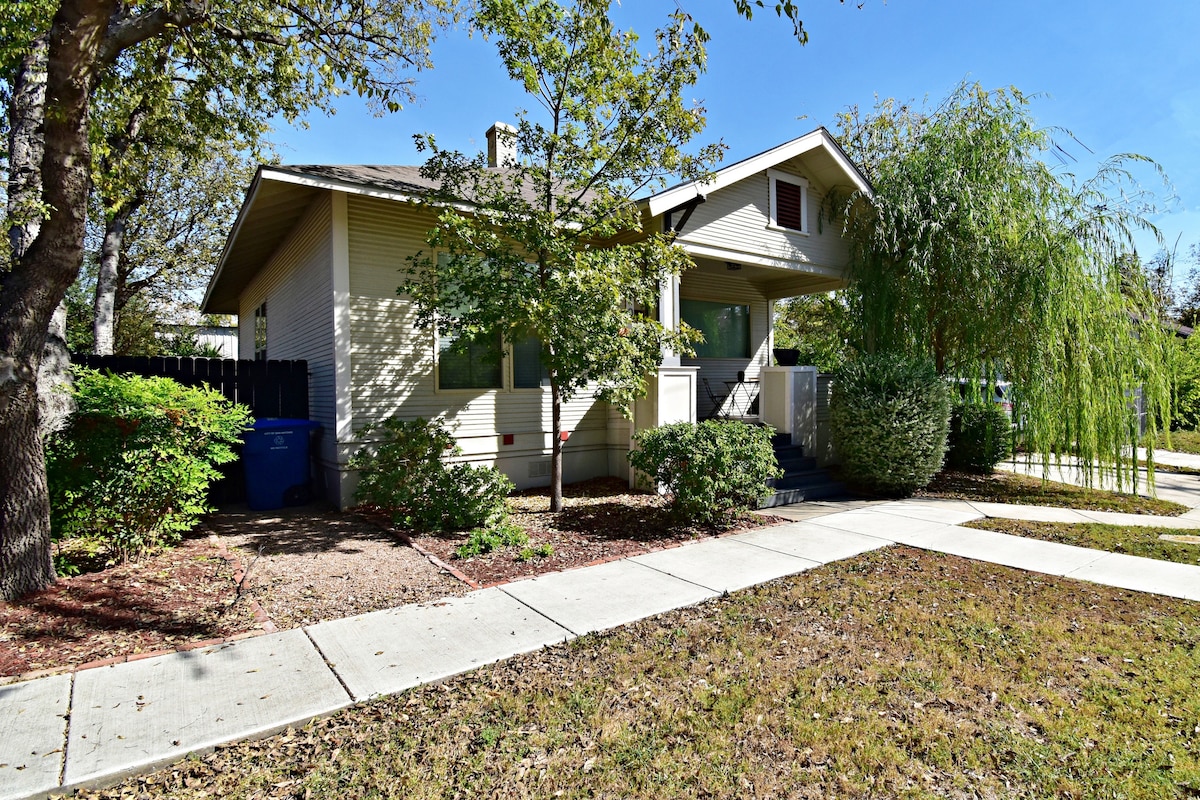 Hot tub area at Tobin Hill monthly rental